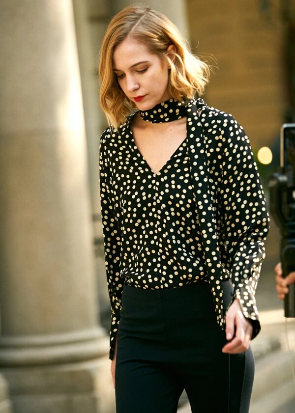 100% Silk Blouse Casual Style Dot Printed Lace up Neck buckle Long Sleeves Office Tops Elegant Style New Fashion