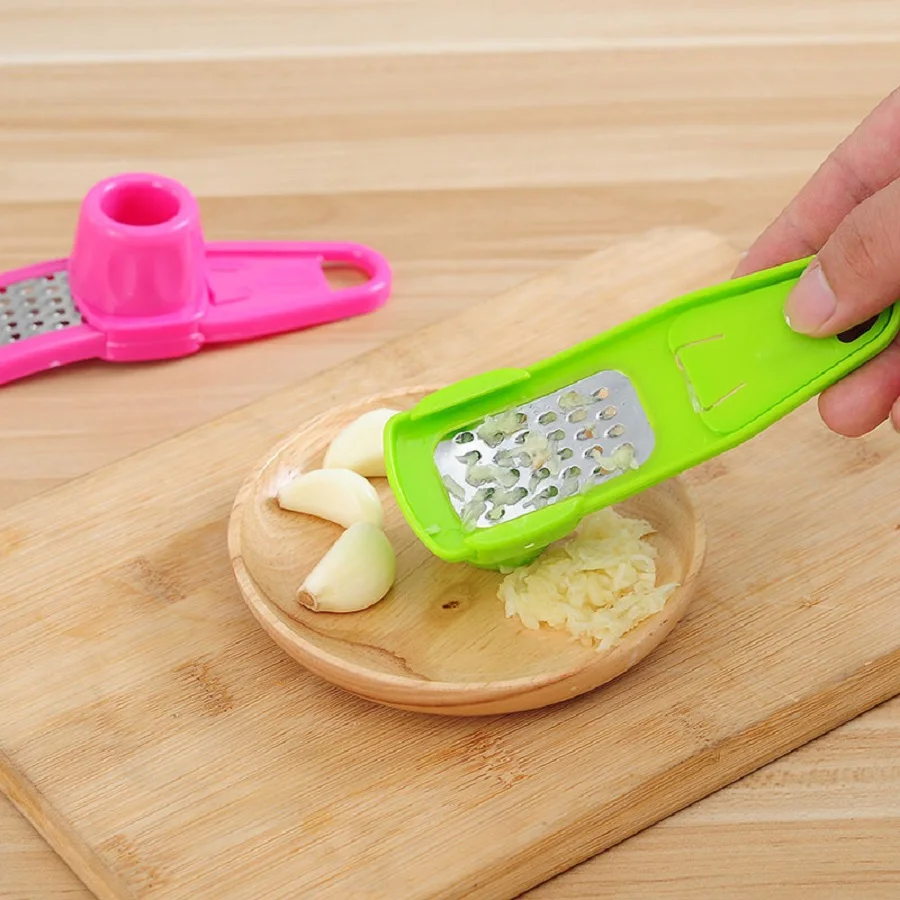 1pc Multi-Functional Garlic Press and Grater Cutter Peeler Manual Garlic Mincer Chopping Garlic Kitchen Tool for Easy Cooking